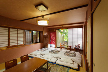 Yufuin Ryokan Nogiku 3*