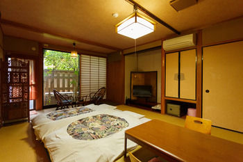 Yufuin Ryokan Nogiku 3*