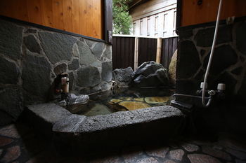 Yufuin Ryokan Nogiku 3*