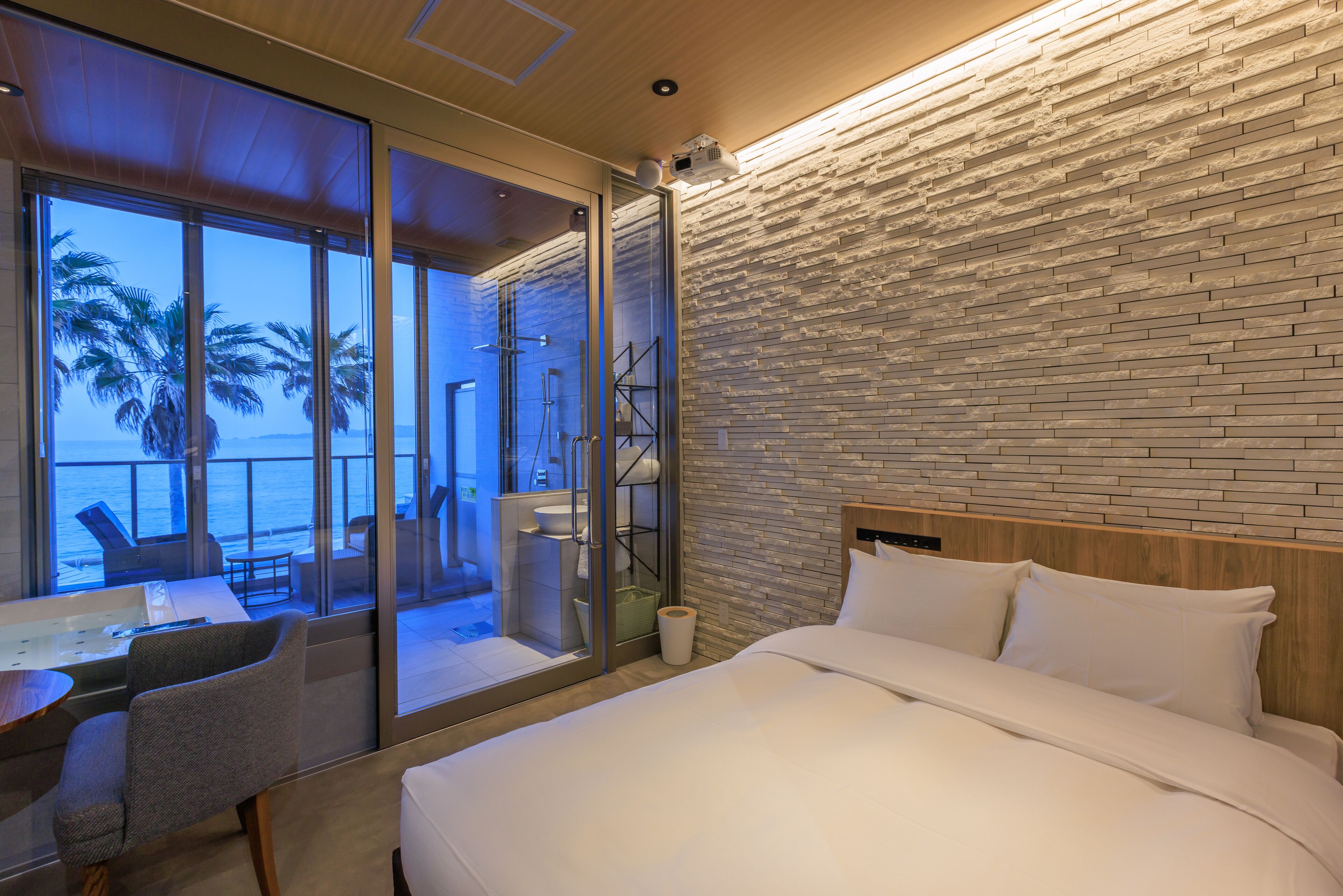 ALBAHOTELANDGLAMPING 3*
