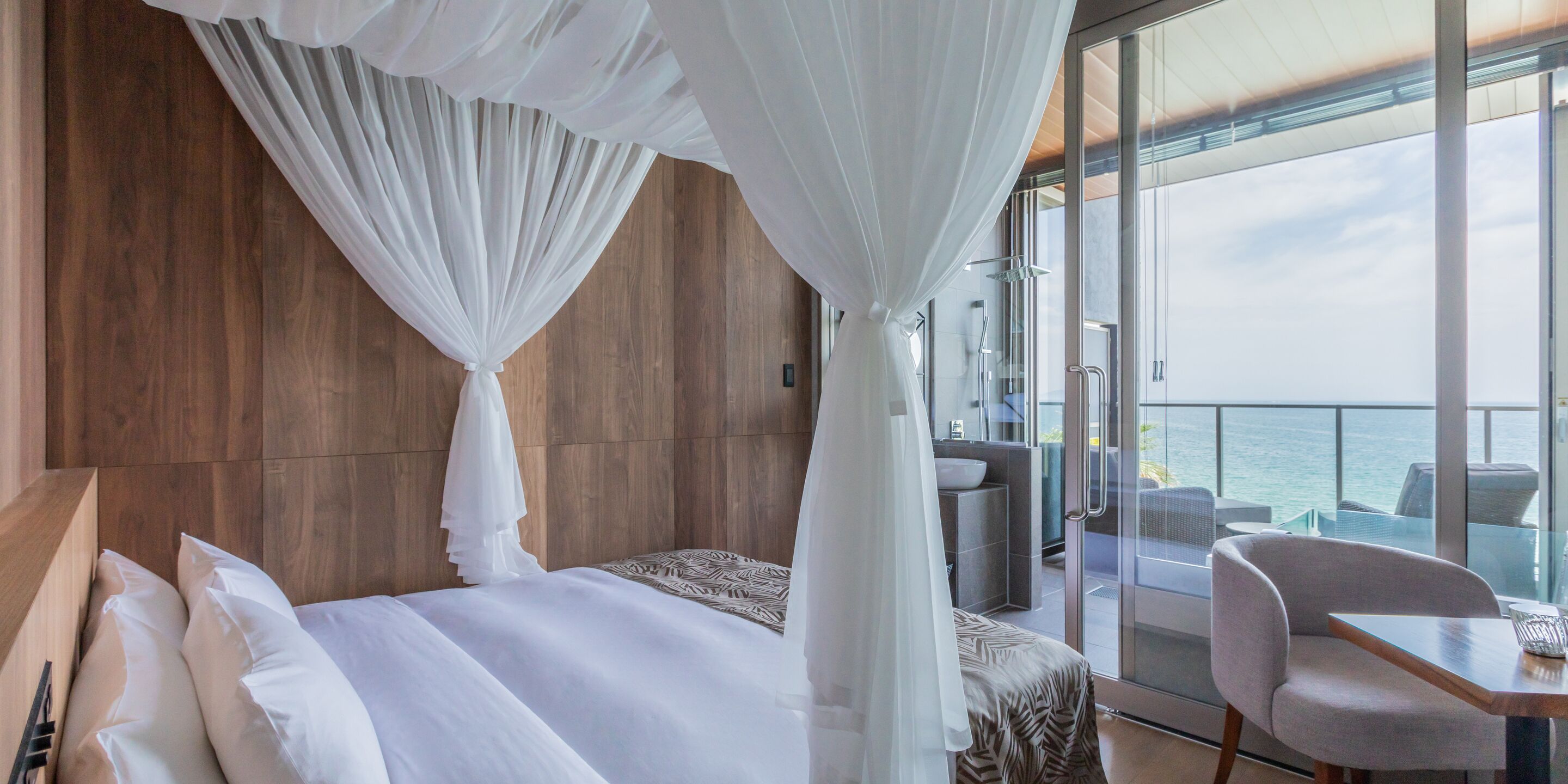 ALBAHOTELANDGLAMPING 3*
