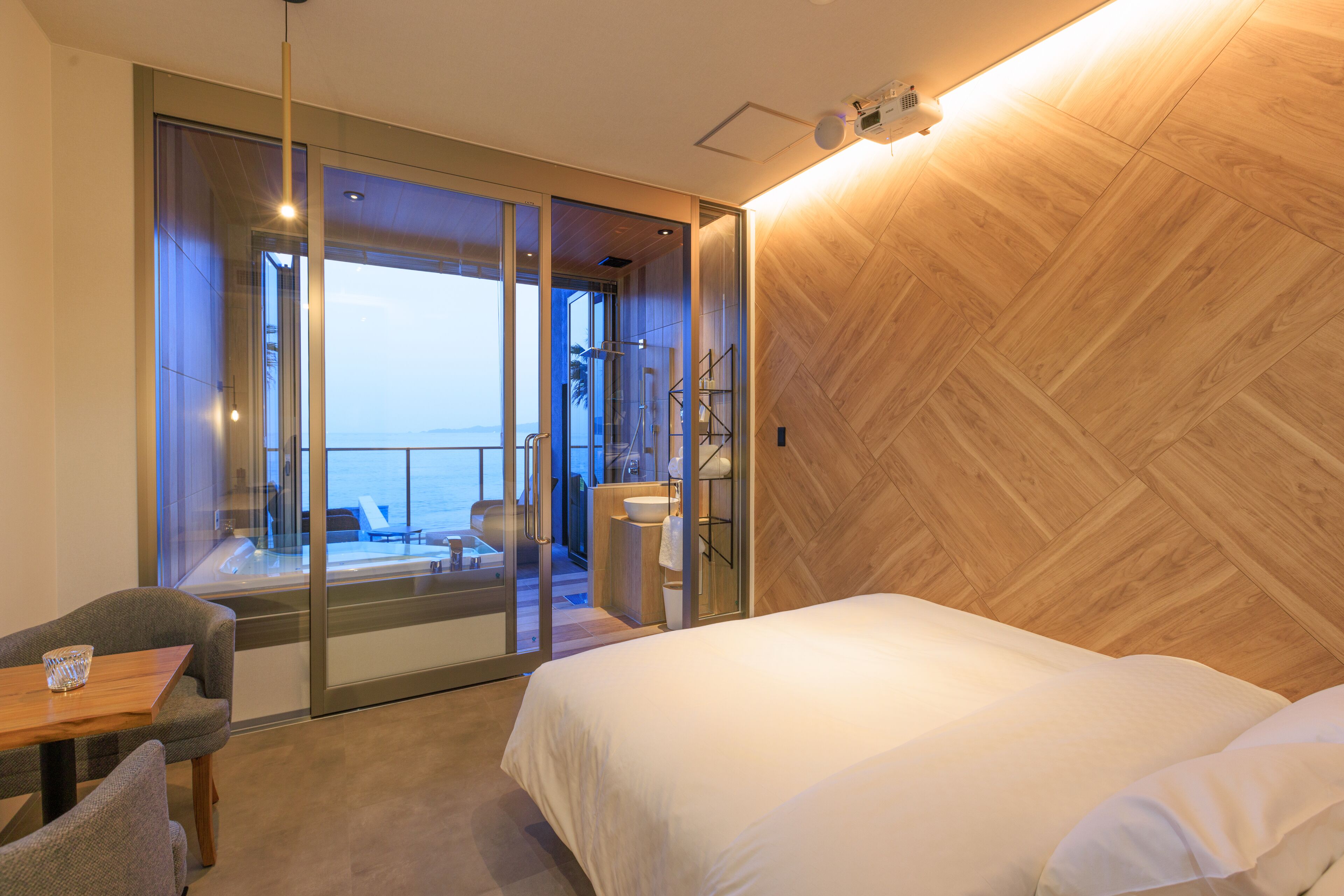 ALBAHOTELANDGLAMPING 3*
