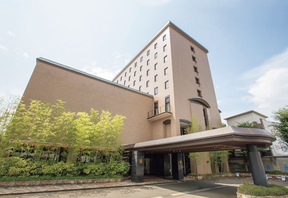 ROYAL PINES HOTEL YONEZAWA 3*