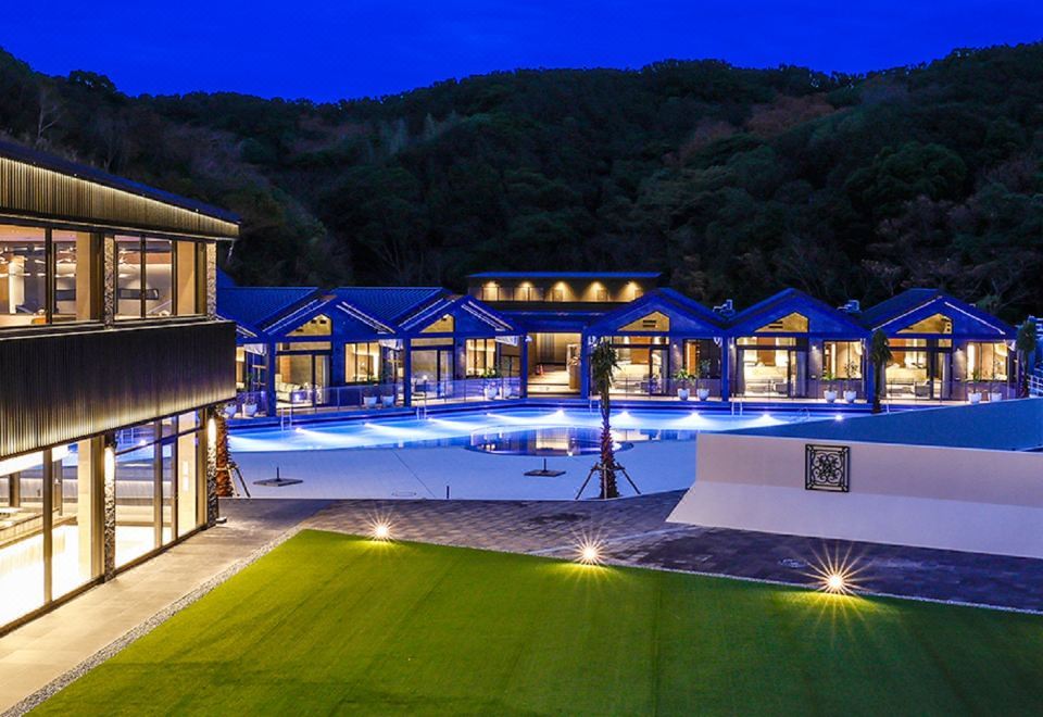 FIVE SPRING RESORT THE SHIRAHAMA 4*