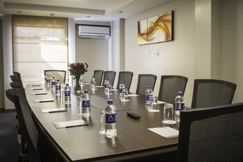 LONGONOT PLACE SUITES - Nairobi, City Centre CBD 0*