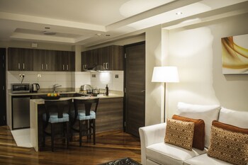 LONGONOT PLACE SUITES - Nairobi, City Centre CBD 0*