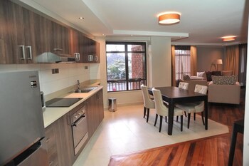 LONGONOT PLACE SUITES - Nairobi, City Centre CBD 0*