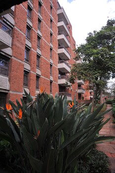 LONGONOT PLACE SUITES - Nairobi, City Centre CBD 0*