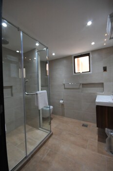 LONGONOT PLACE SUITES - Nairobi, City Centre CBD 0*