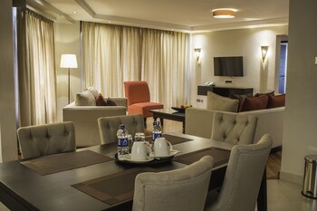 LONGONOT PLACE SUITES - Nairobi, City Centre CBD 0*