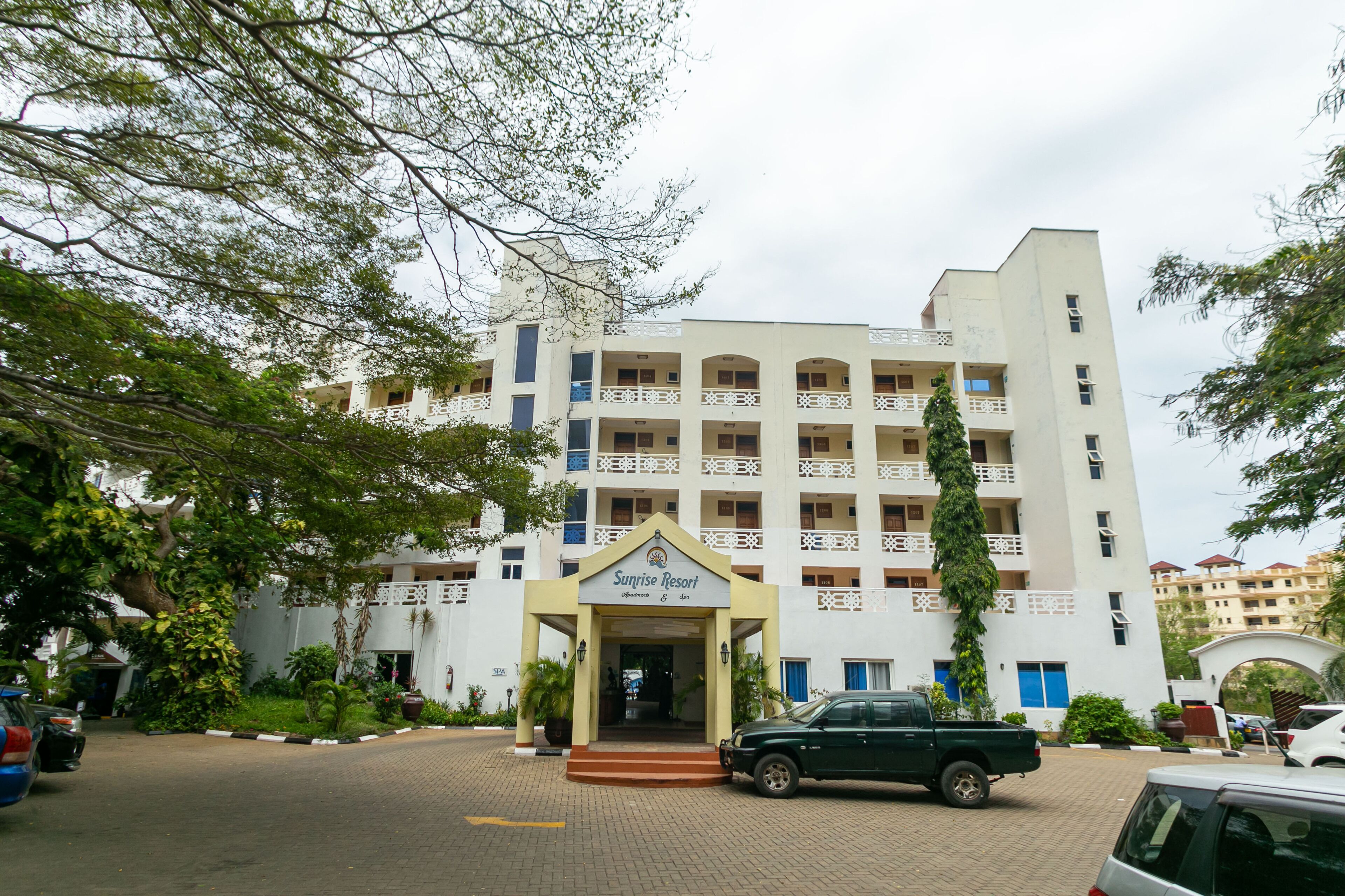 Sunrise Resort Apartments & Spa 4*