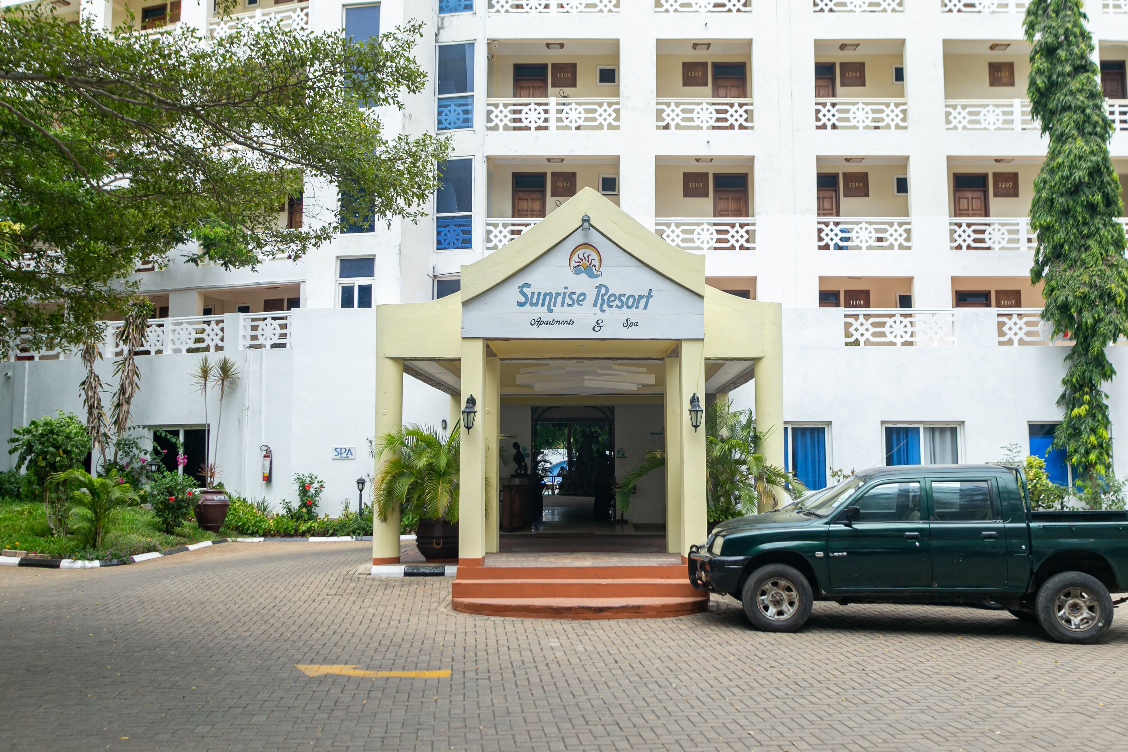 Sunrise Resort Apartments & Spa 4*