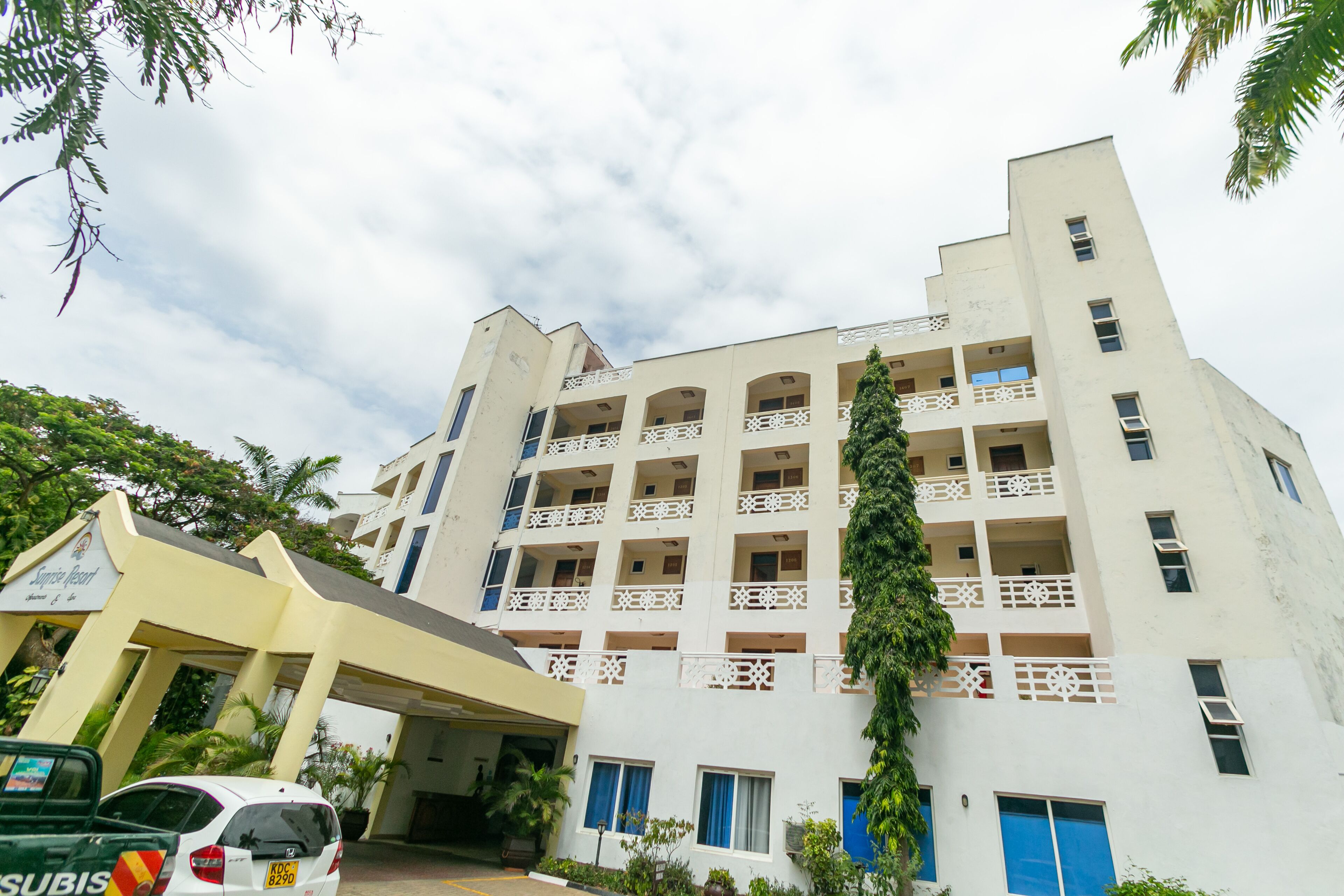 Sunrise Resort Apartments & Spa 4*