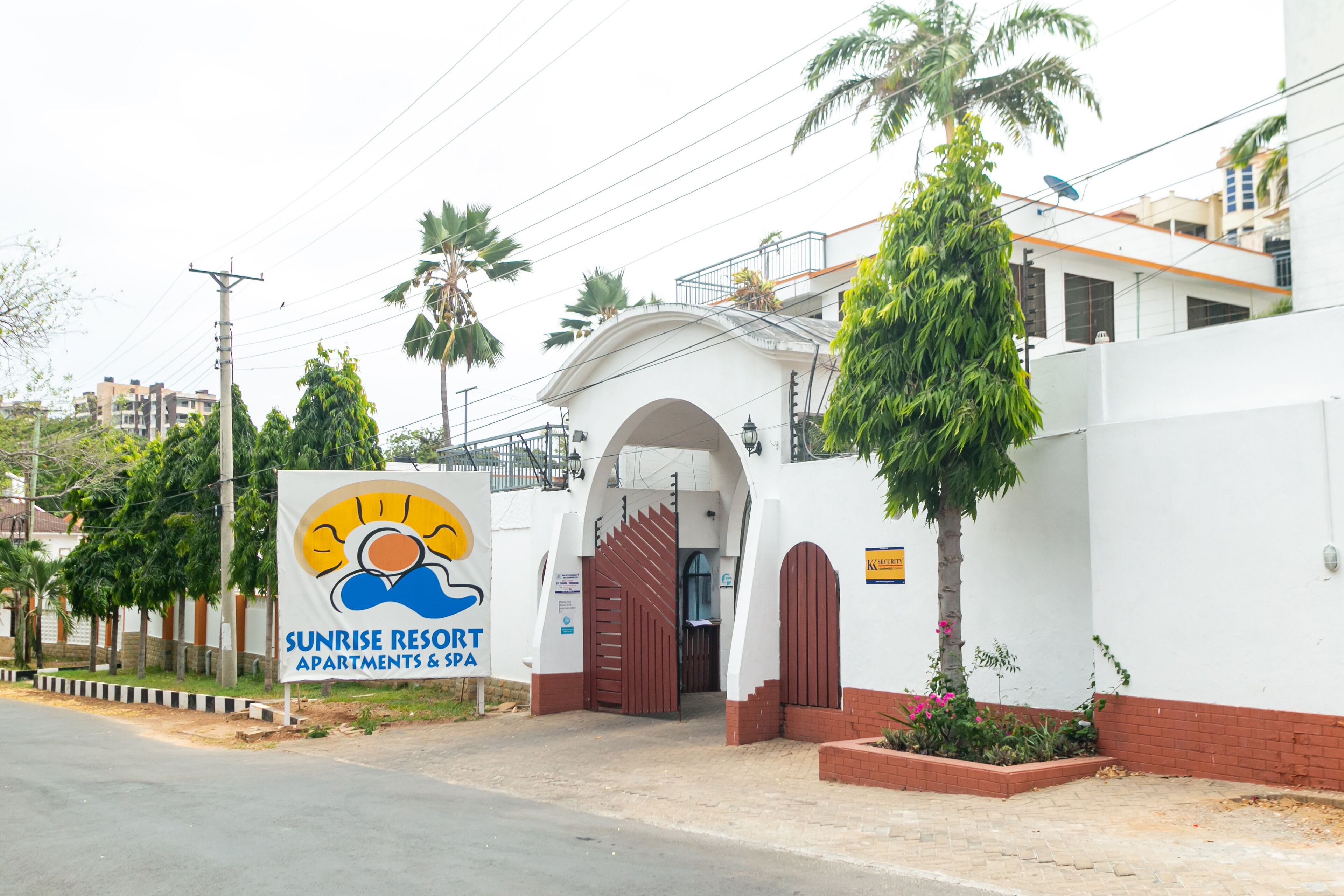 Sunrise Resort Apartments & Spa 4*