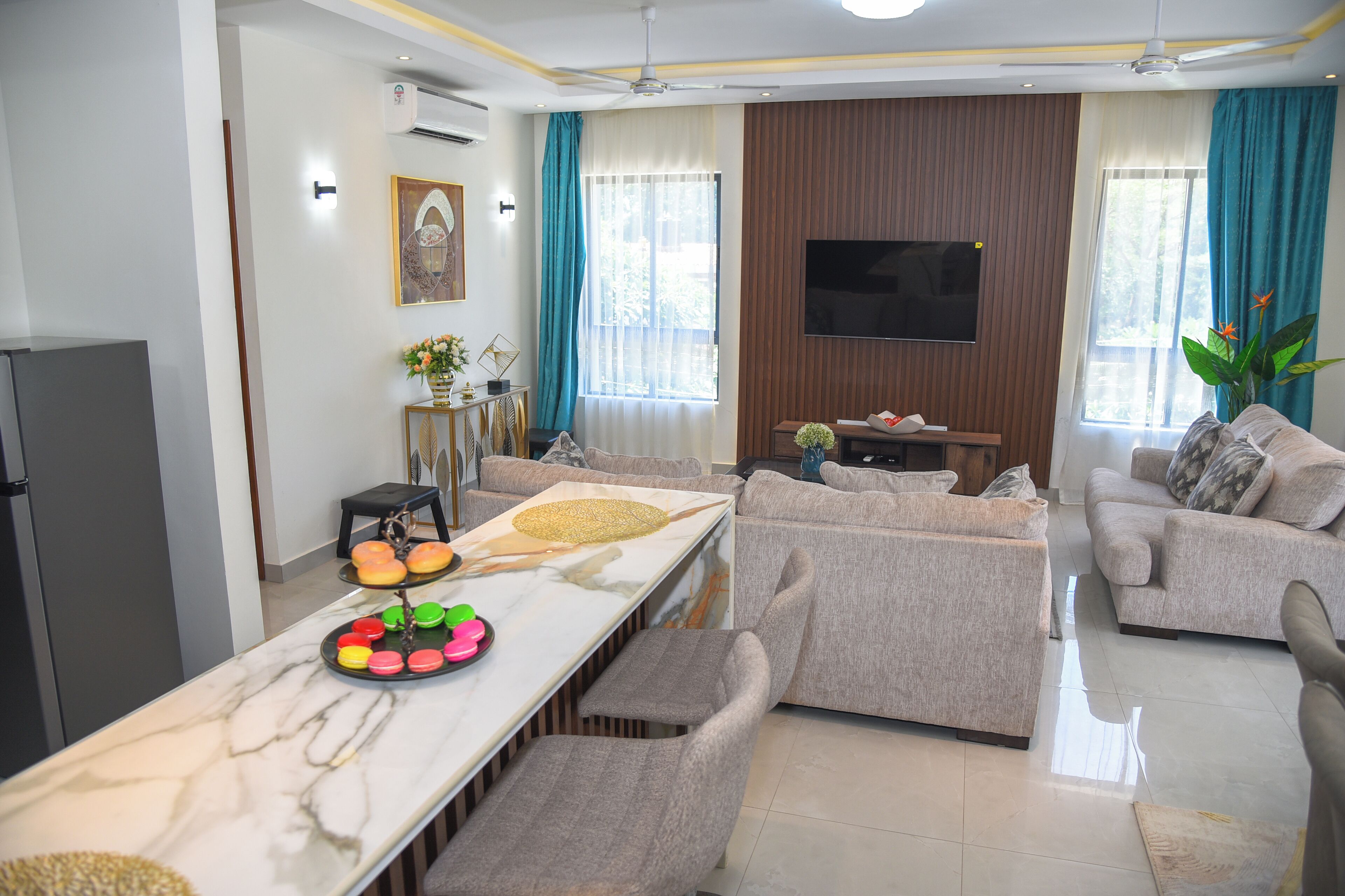 Mira Heights Suite & Conferencing 0*