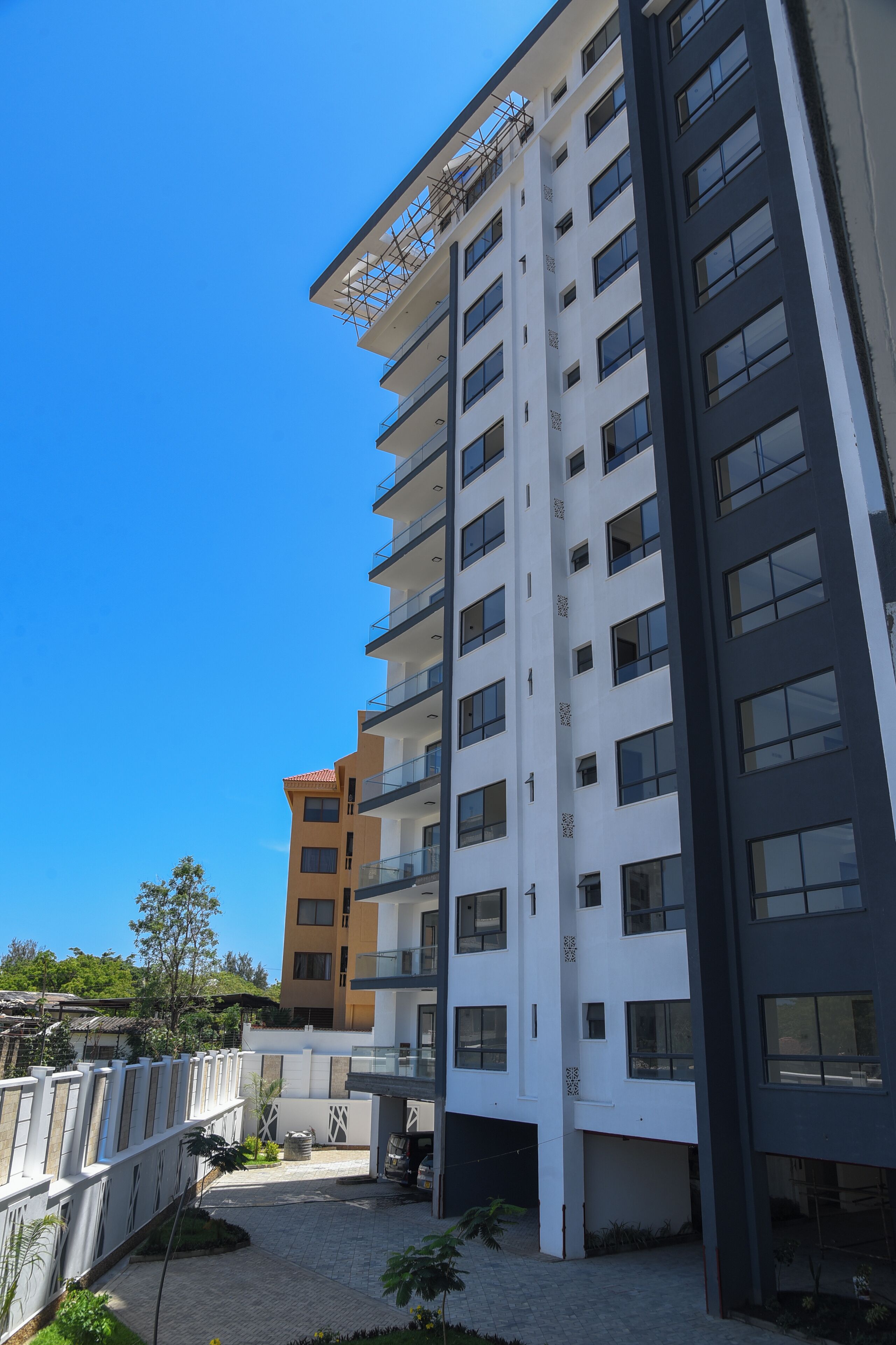 Mira Heights Suite & Conferencing 0*