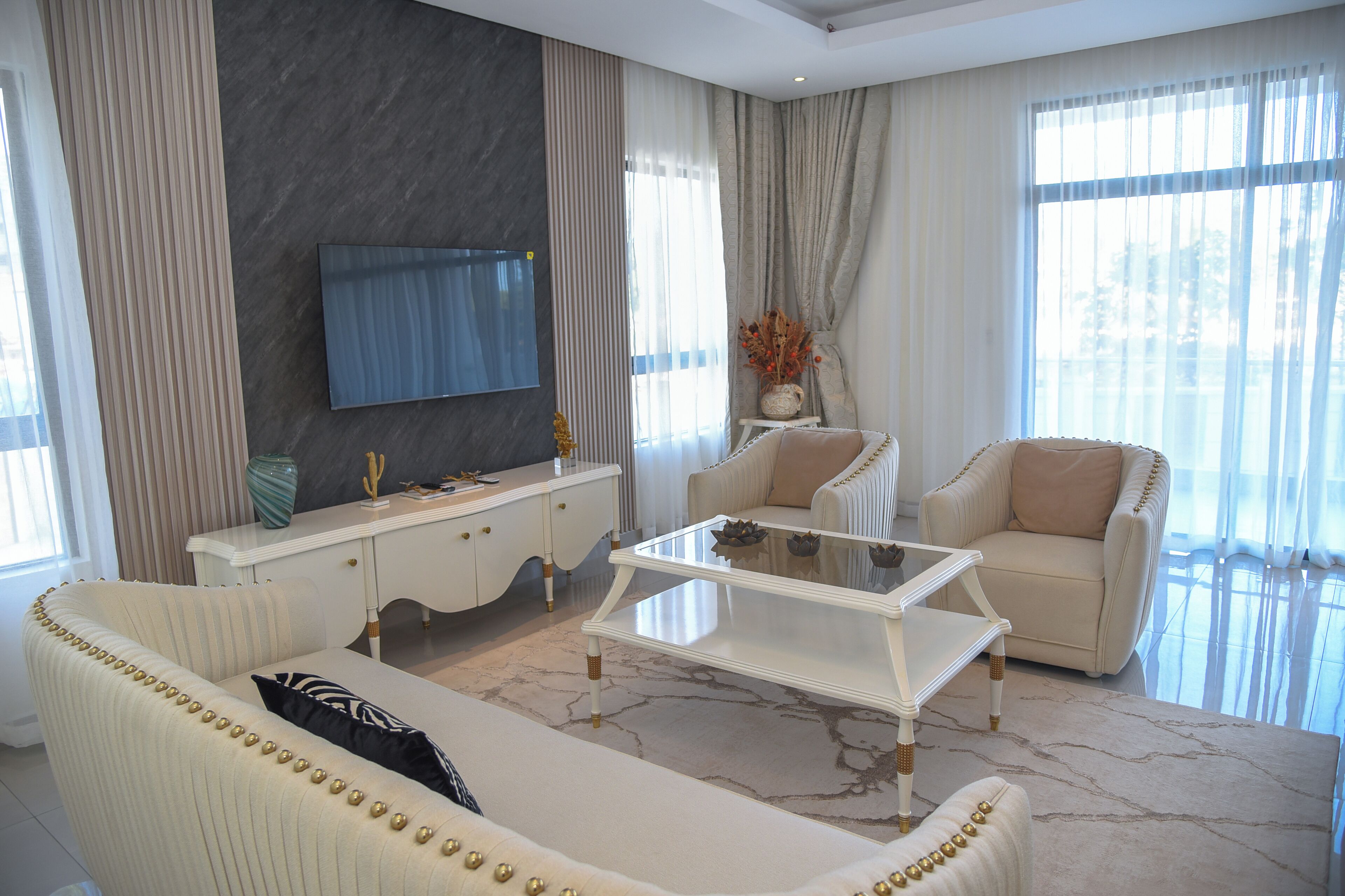 Mira Heights Suite & Conferencing 0*