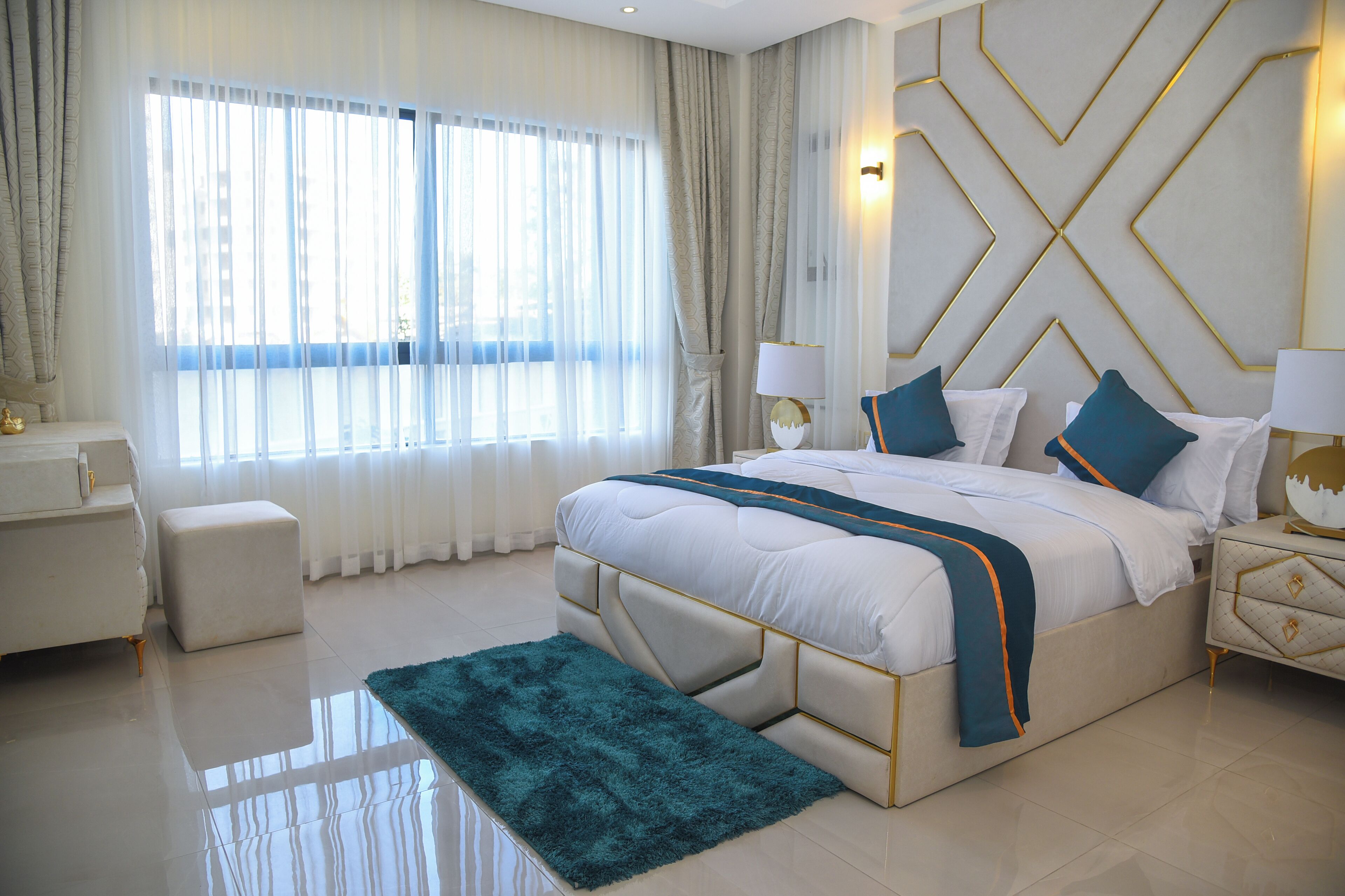 Mira Heights Suite & Conferencing 0*