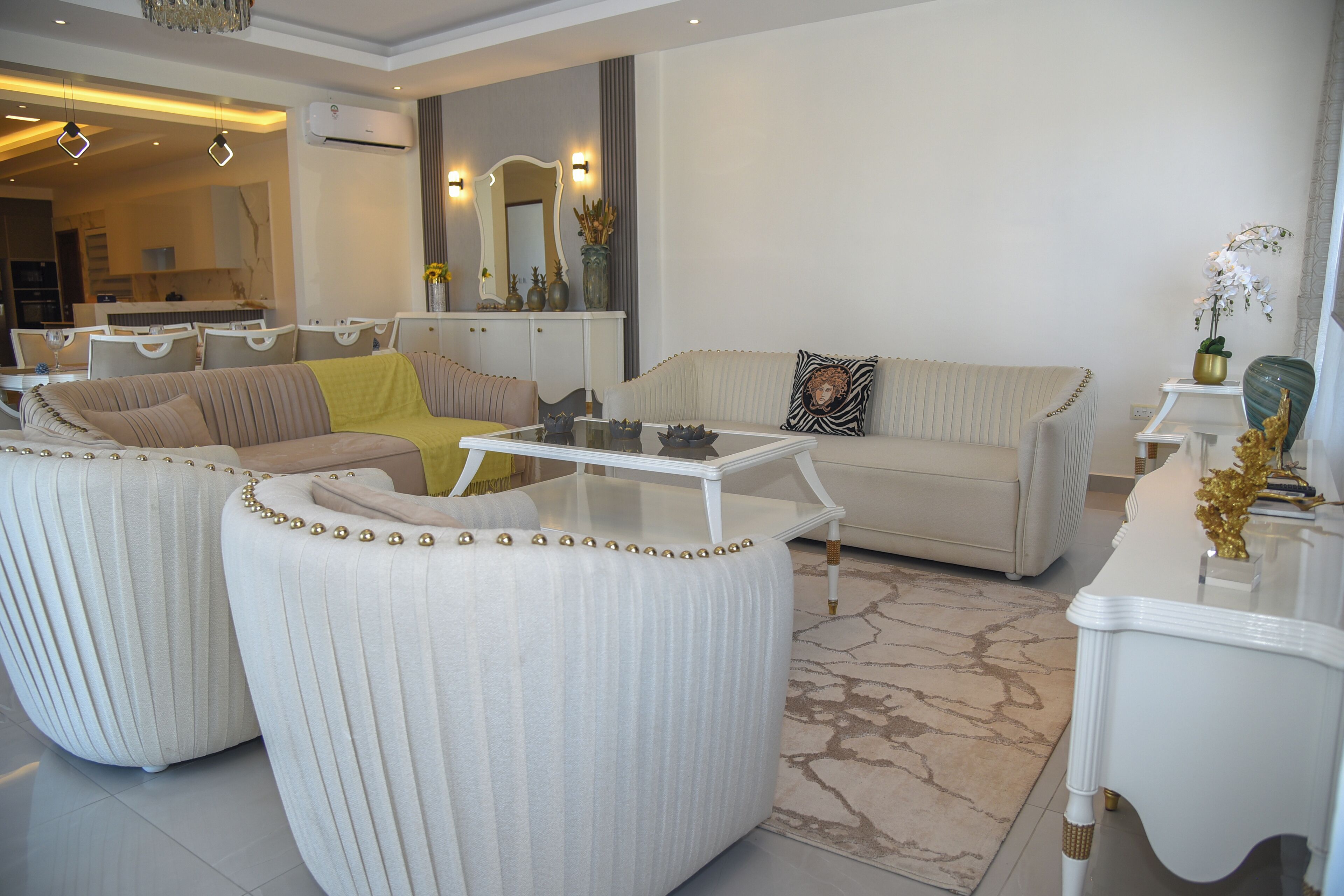 Mira Heights Suite & Conferencing 0*