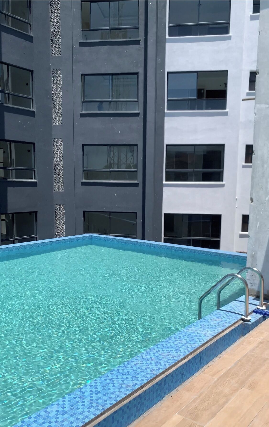 Mira Heights Suite & Conferencing 0*