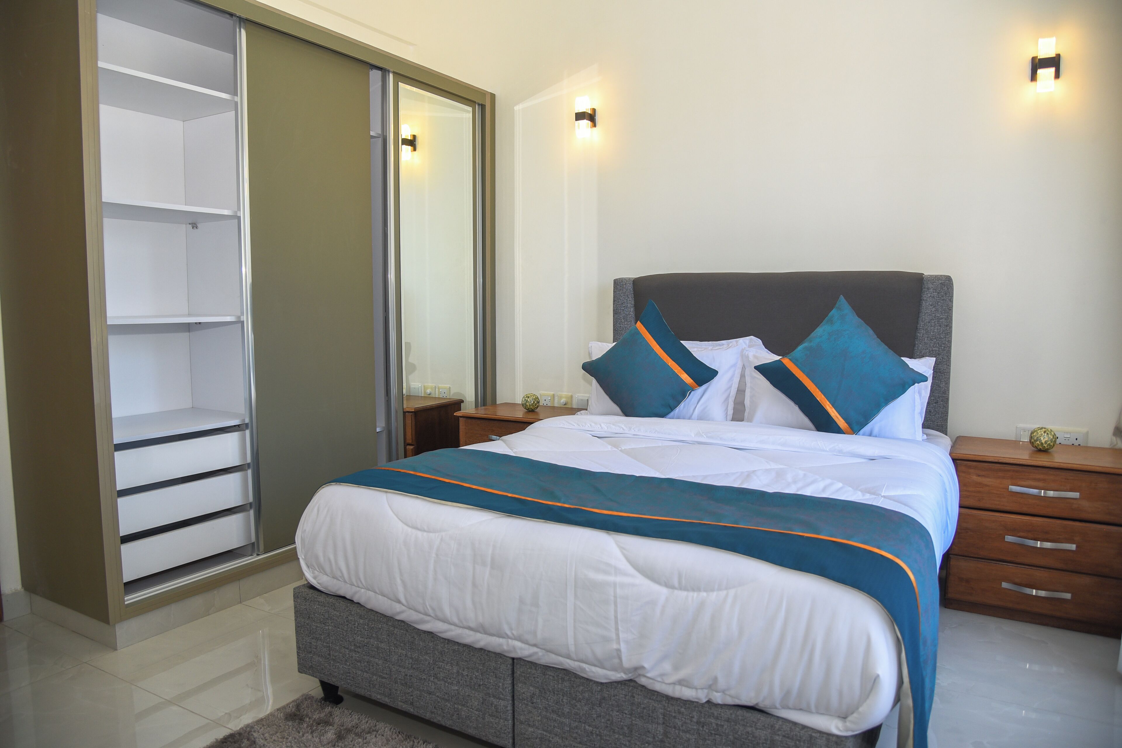 Mira Heights Suite & Conferencing 0*