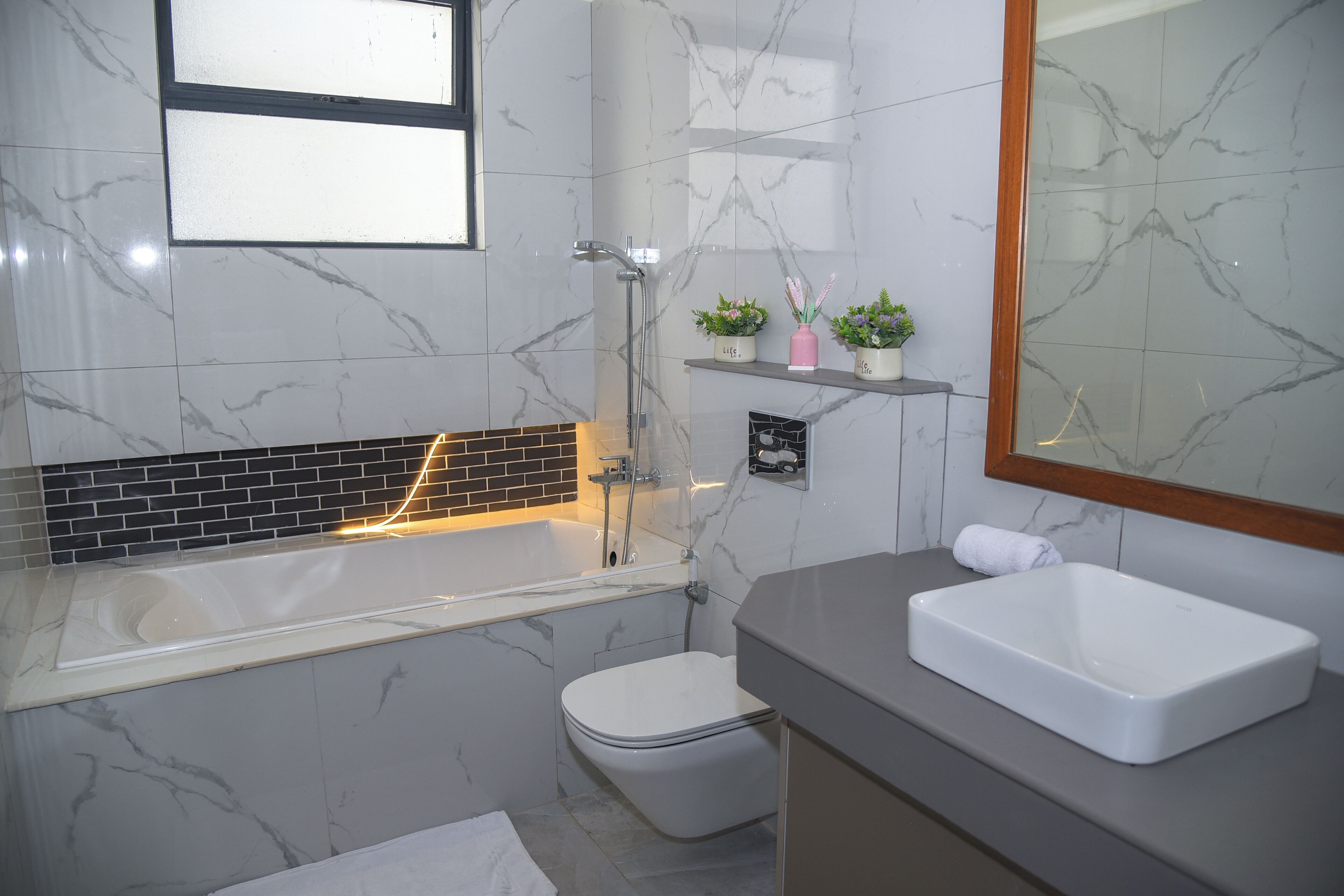 Mira Heights Suite & Conferencing 0*