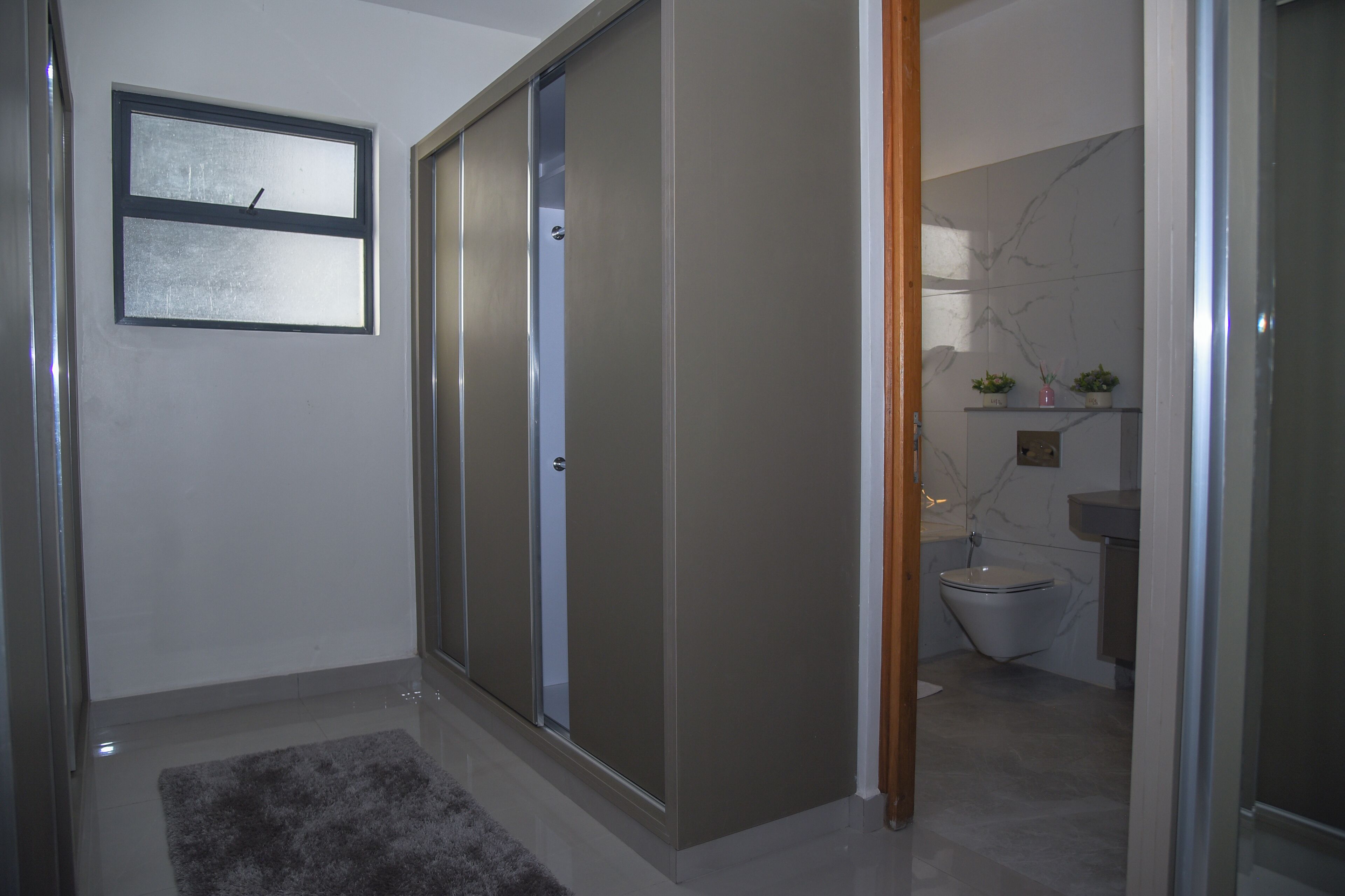 Mira Heights Suite & Conferencing 0*