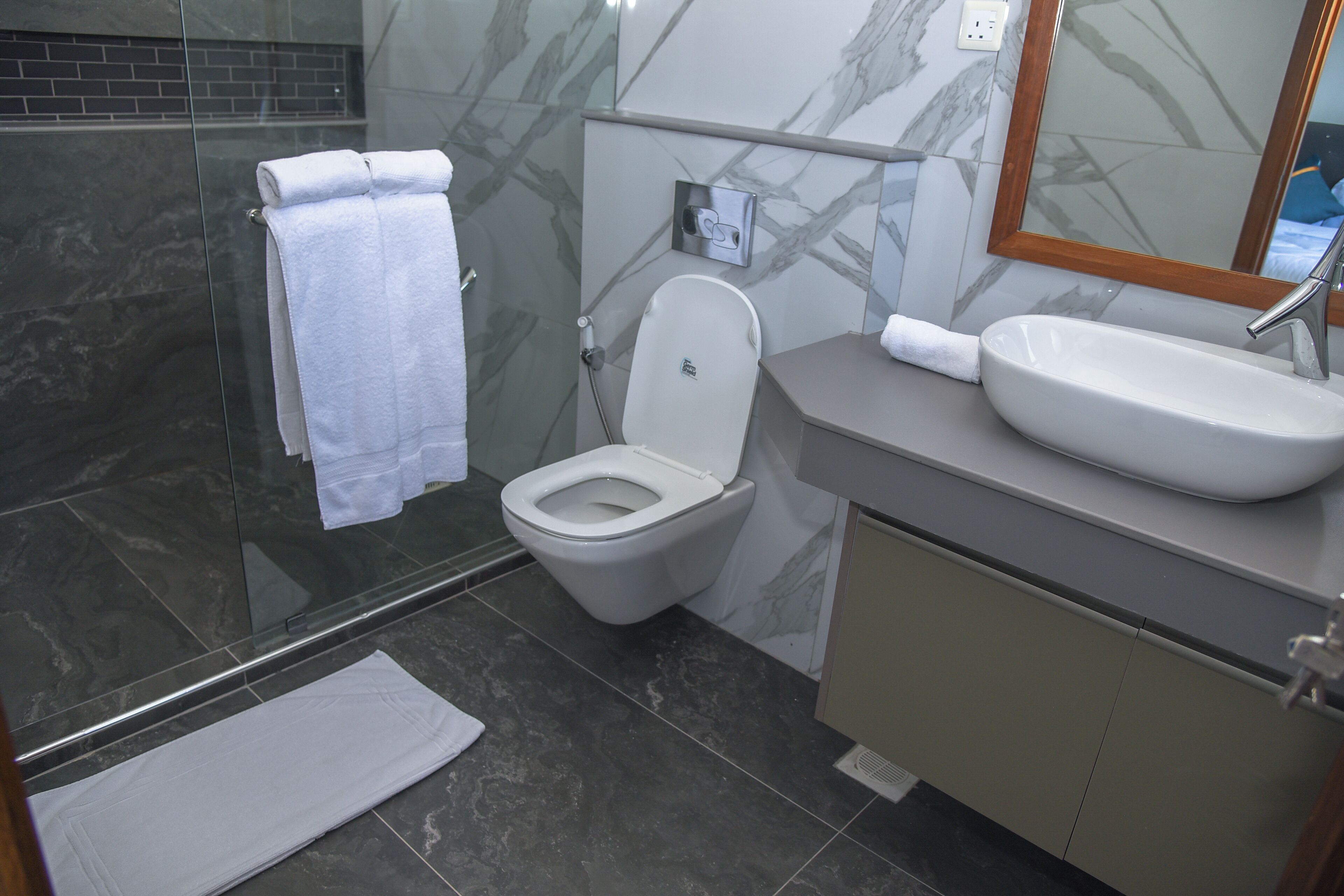 Mira Heights Suite & Conferencing 0*