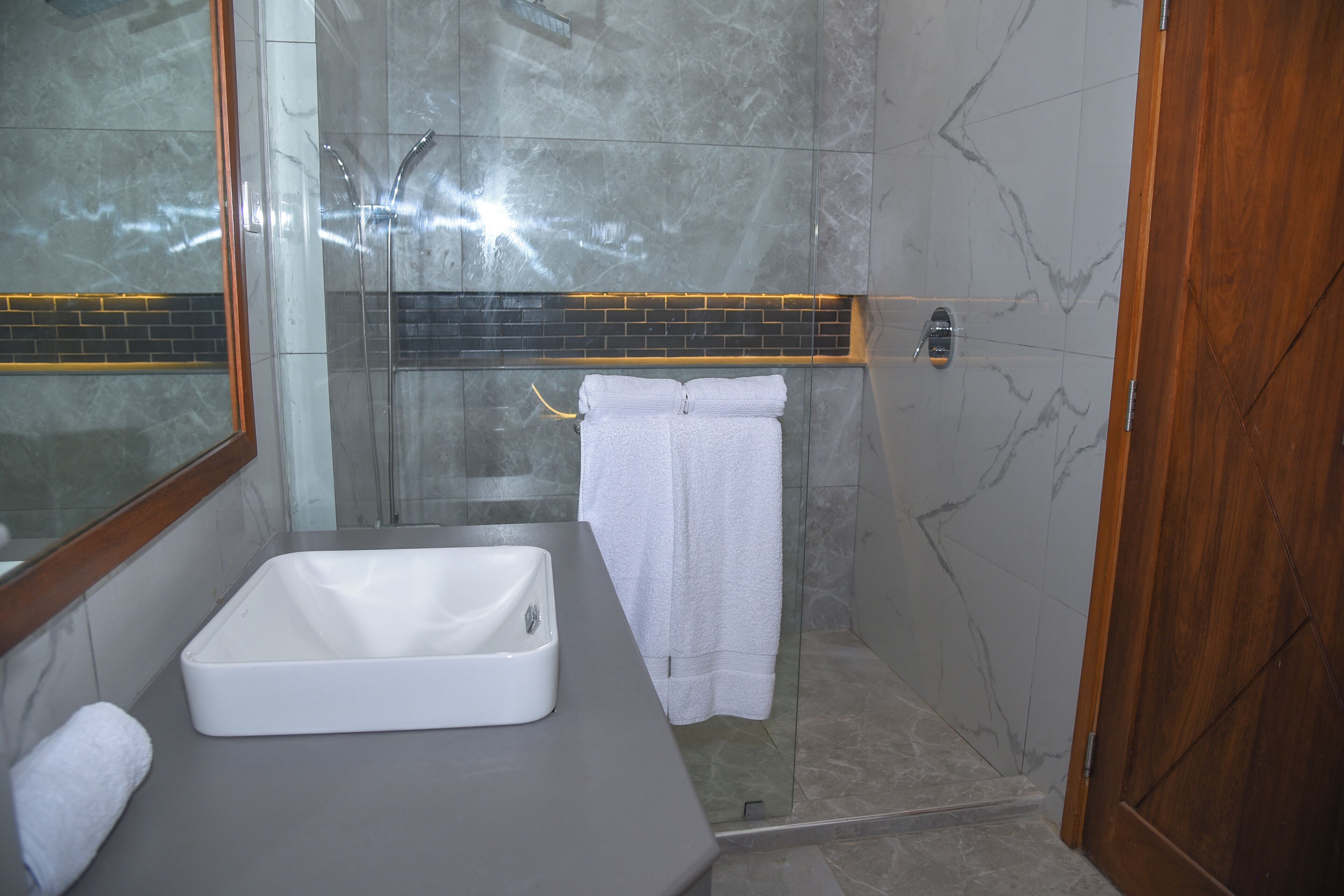 Mira Heights Suite & Conferencing 0*