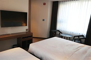 CS AVENUE HOTEL 2*