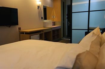 CS AVENUE HOTEL 2*