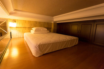 Yeoksam Artnouveau City Hotel and Residence 4*