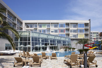Phoenix Island 4*
