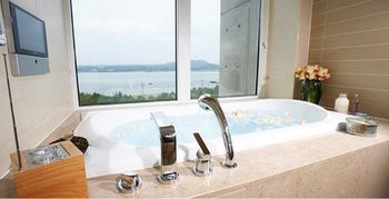 Phoenix Island 4*
