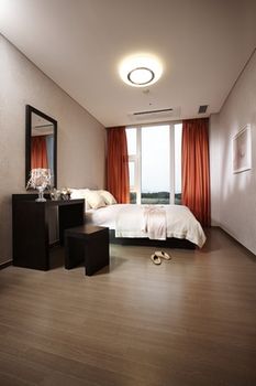 Phoenix Island 4*