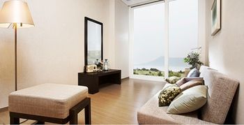 Phoenix Island 4*