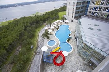 Phoenix Island 4*