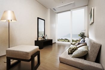 Phoenix Island 4*