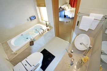 Phoenix Island 4*