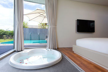Bayhill Pool & Villa 5*