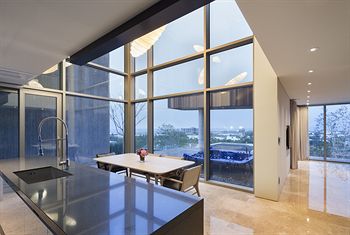 Bayhill Pool & Villa 5*