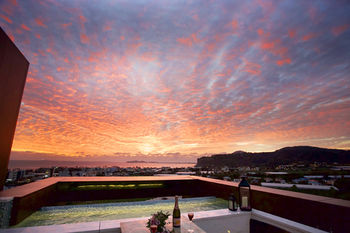 Bayhill Pool & Villa 5*