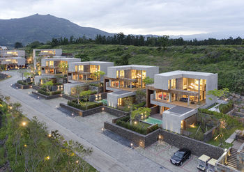 Bayhill Pool & Villa 5*