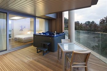 Bayhill Pool & Villa 5*