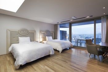 Bayhill Pool & Villa 5*