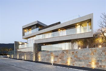 Bayhill Pool & Villa 5*