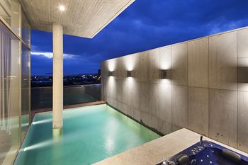 Bayhill Pool & Villa 5*