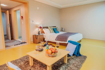 AVA Hotel Jeju Hamdeok 3*