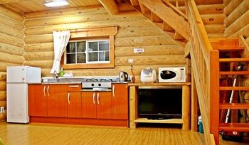 Jeju Jungmun Log Pension & Resort 2*