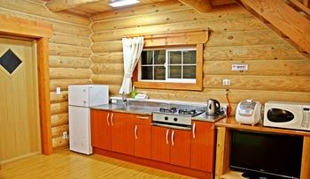 Jeju Jungmun Log Pension & Resort 2*